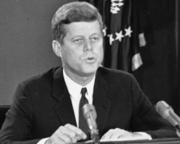THE CUBAN MISSILE CRISIS – KHRUSCHEV’S DANGEROUS NUCLEAR CHALLENGE